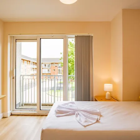 Апартаменты Modern 4-bed Near Campus & Shops *
